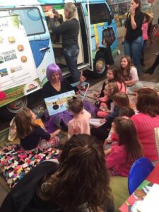 Master Sonda Shopping recebe contação de histórias