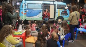 Master Sonda Shopping recebe contação de histórias