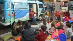 Master Sonda Shopping recebe contação de histórias