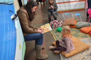 Master Sonda Shopping recebe contação de histórias