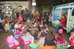 Master Sonda Shopping recebe contação de histórias