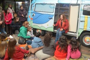 Master Sonda Shopping recebe contação de histórias