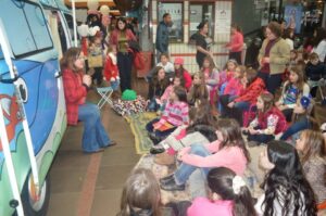 Master Sonda Shopping recebe contação de histórias