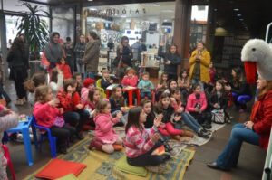 Master Sonda Shopping recebe contação de histórias