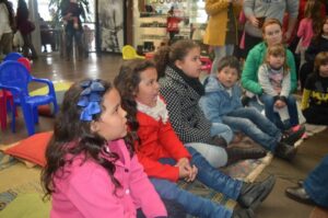 Master Sonda Shopping recebe contação de histórias