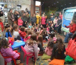 Master Sonda Shopping recebe contação de histórias