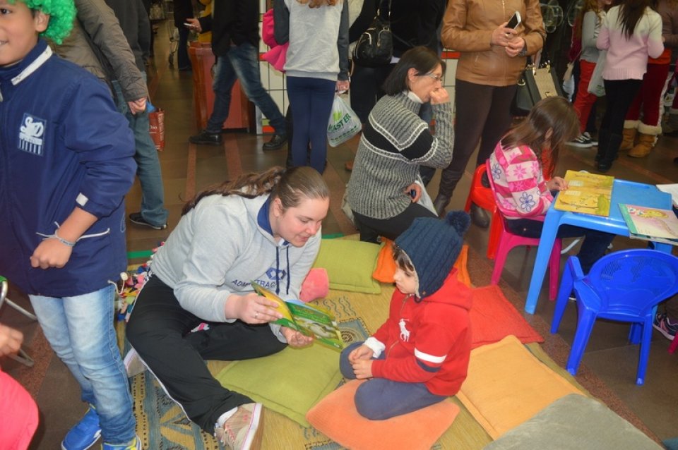 Master Sonda Shopping recebe contação de histórias