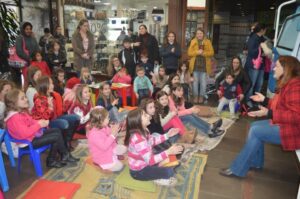 Master Sonda Shopping recebe contação de histórias