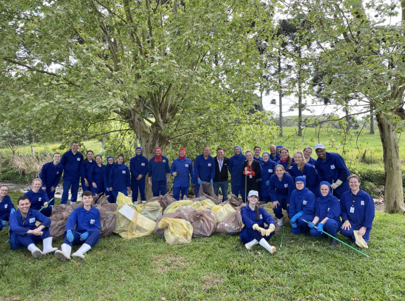 Voluntários da Aurora Coop engajados na preservação do meio ambiente